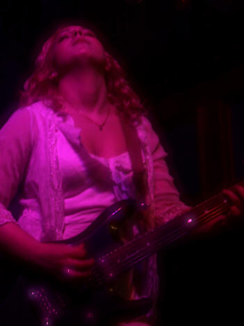 Chantel McGregor � Copyright 2010 Alan White. All Rights Reserved.
