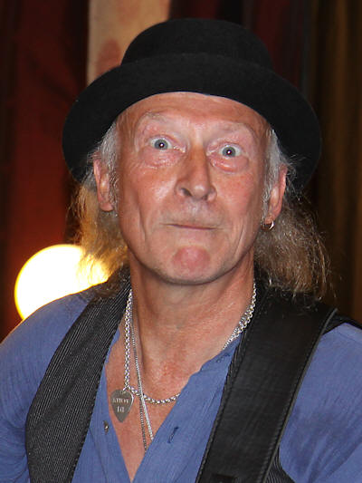 � Copyright 2009 Alan White. All Rights Reserved.