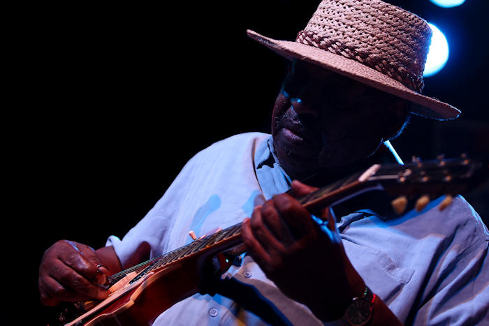 � Copyright 2010 Alan White. All Rights Reserved.