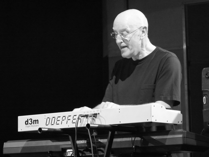 � Copyright 2009 Alan White. All Rights Reserved.