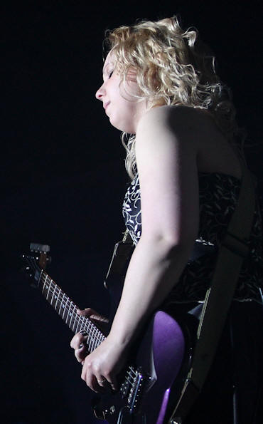 Chantel McGregor � Copyright 2010 Alan White. All Rights Reserved.